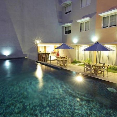 Santosa City Hotel Denpasa Buitenkant foto