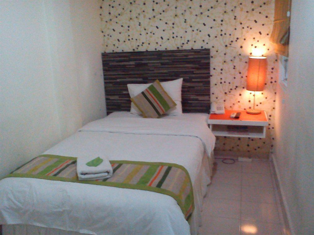 Santosa City Hotel Denpasa Buitenkant foto
