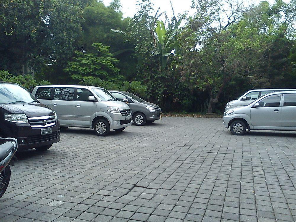 Santosa City Hotel Denpasa Buitenkant foto