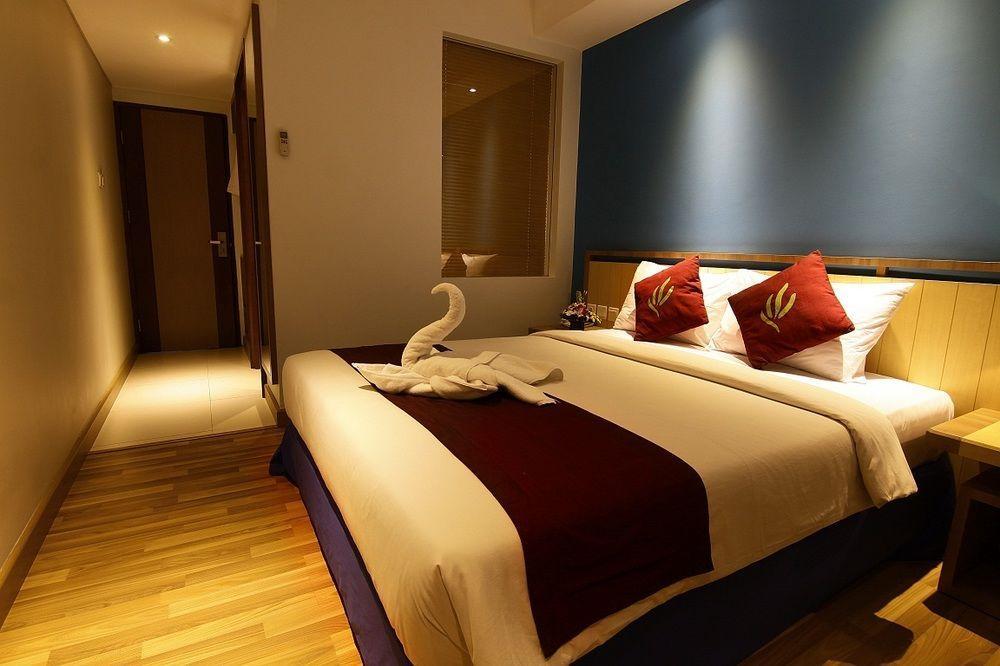 Santosa City Hotel Denpasa Buitenkant foto