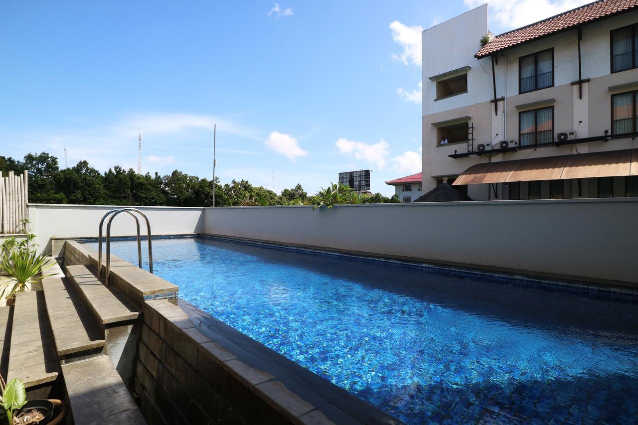 Santosa City Hotel Denpasa Buitenkant foto