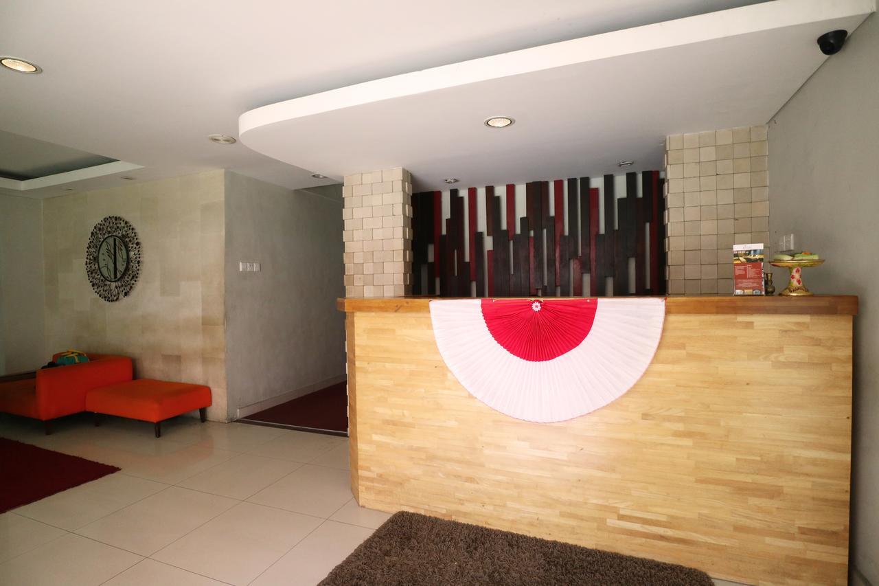Santosa City Hotel Denpasa Buitenkant foto