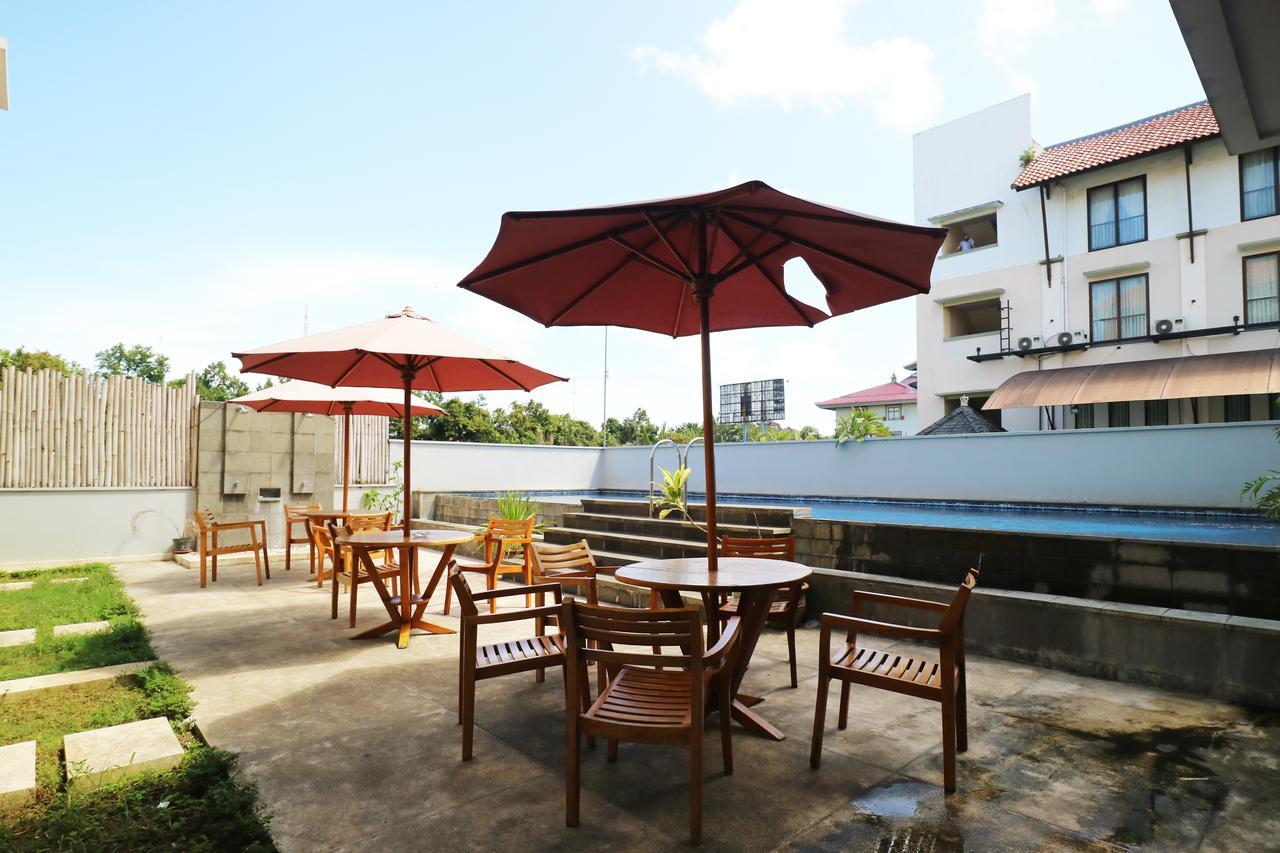 Santosa City Hotel Denpasa Buitenkant foto