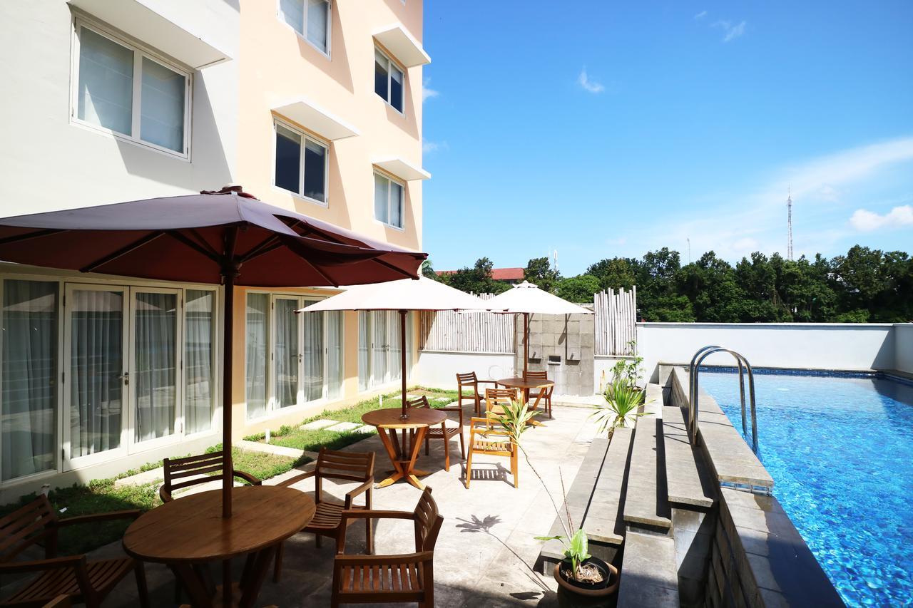Santosa City Hotel Denpasa Buitenkant foto
