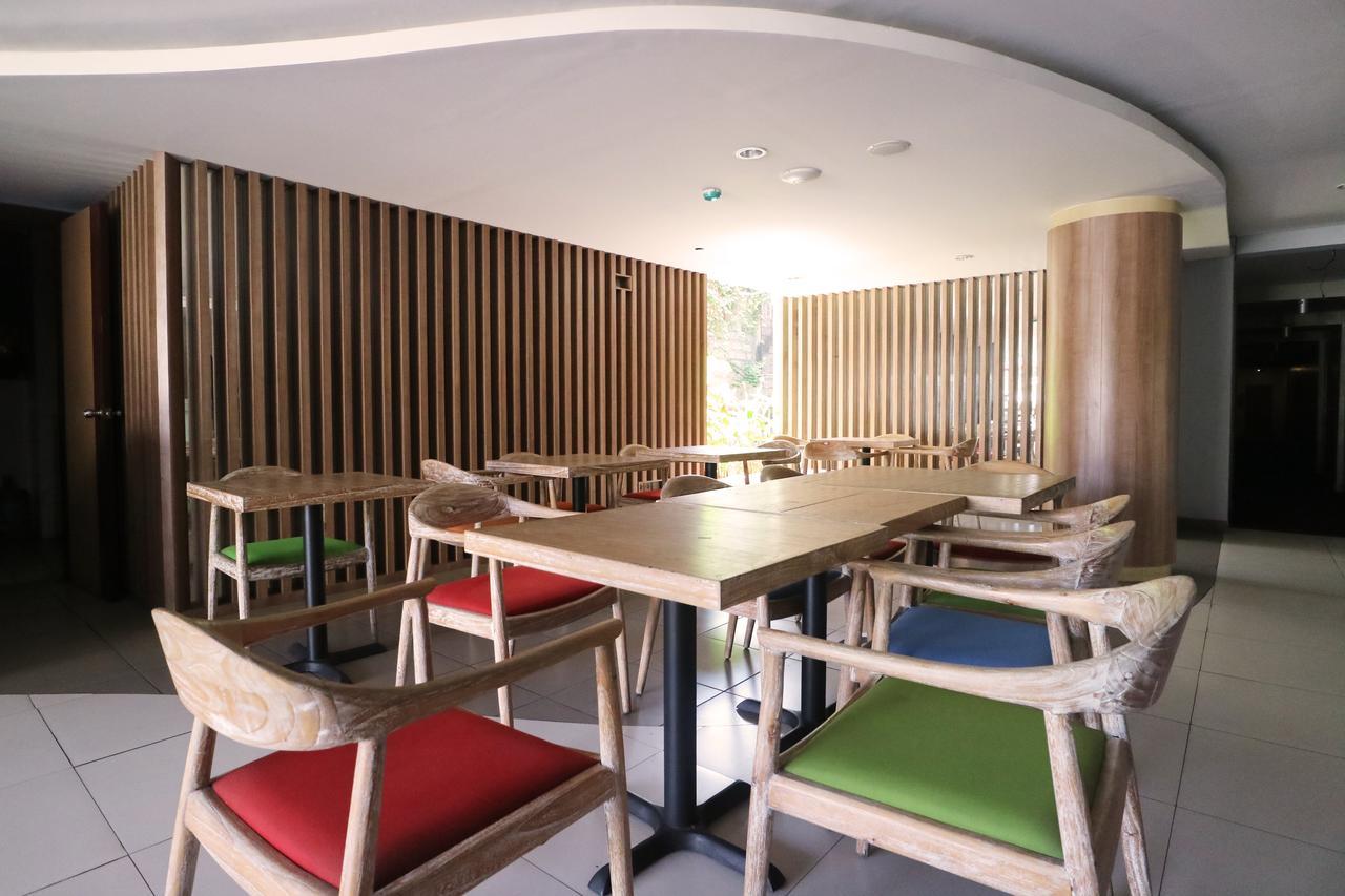 Santosa City Hotel Denpasa Buitenkant foto