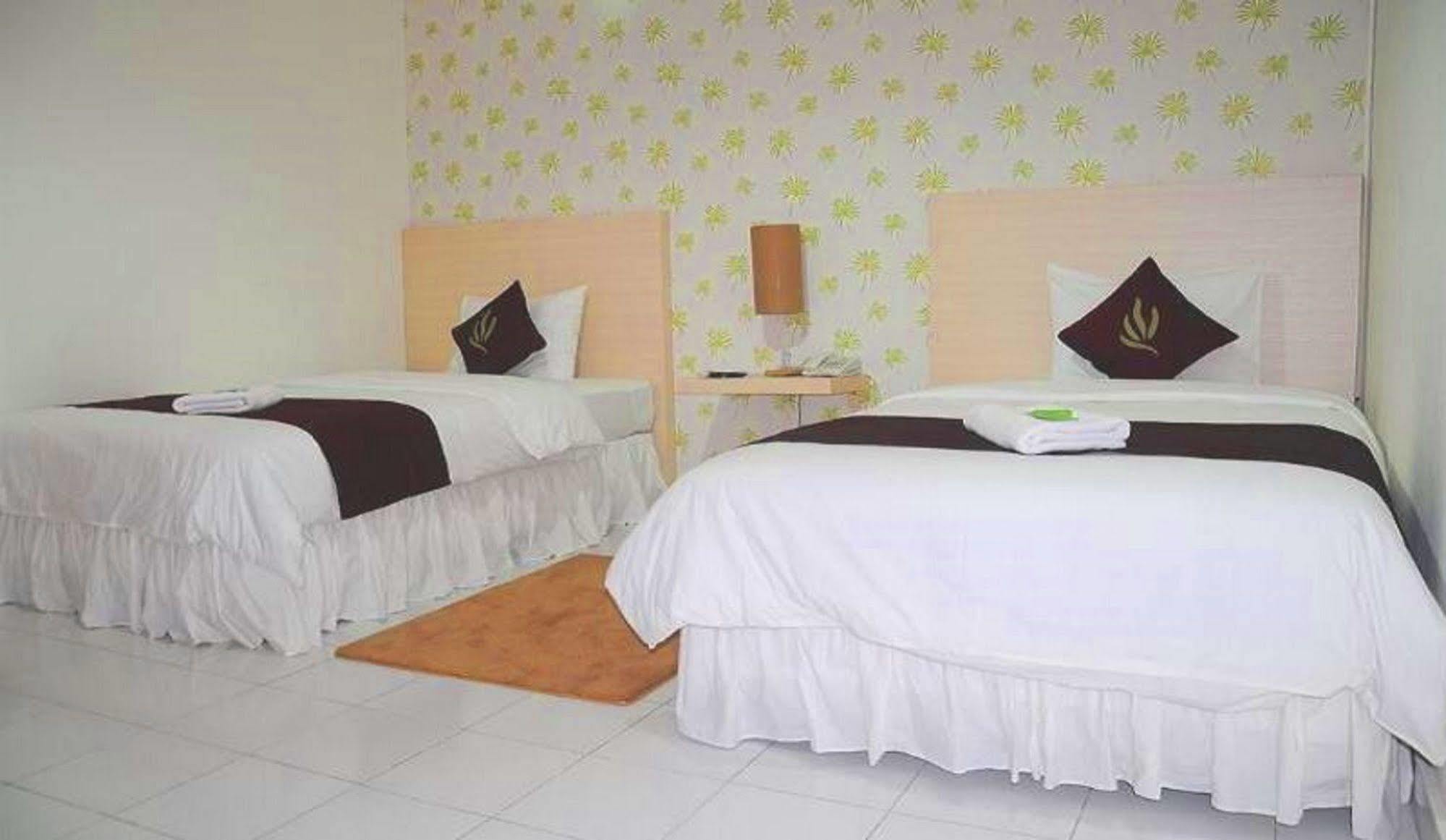 Santosa City Hotel Denpasa Buitenkant foto